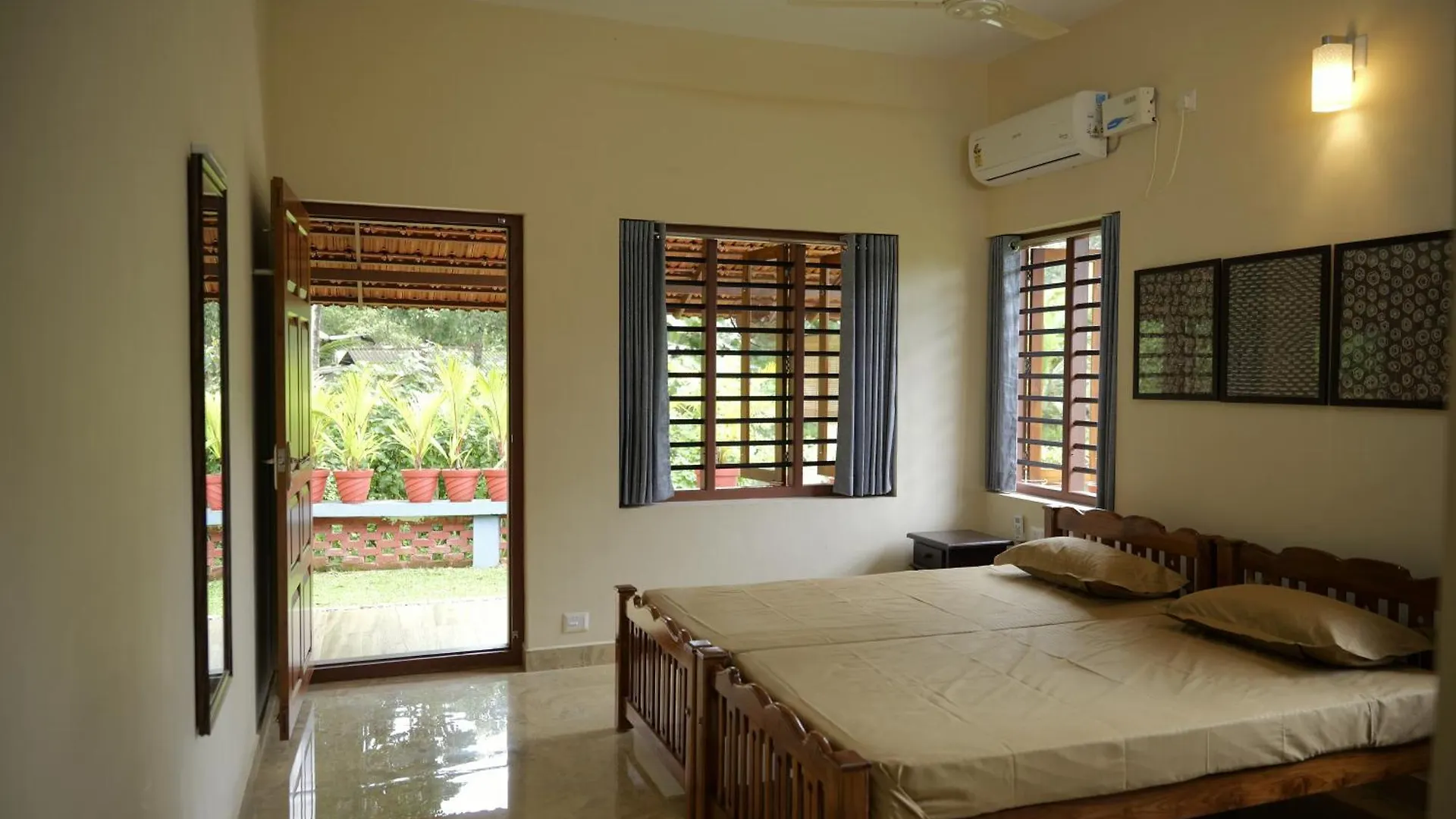 Neelambari Apartment Kumarakom Homestay