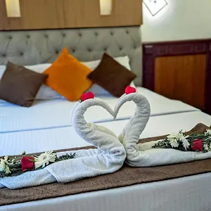 Grand Houseboat Botel