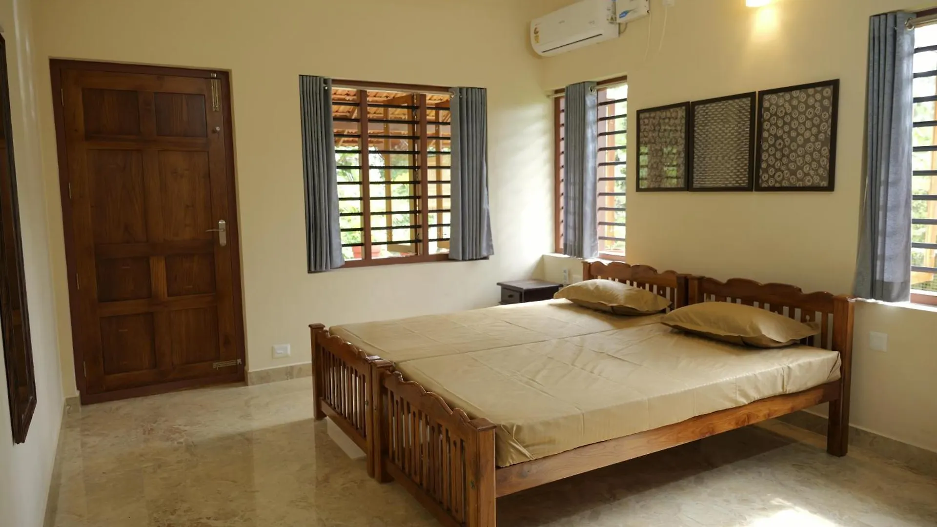 Neelambari Apartment Kumarakom India